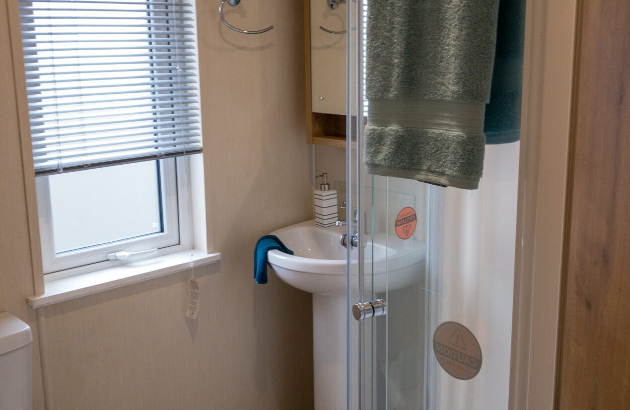 En-suite wc & shower to master bedroom